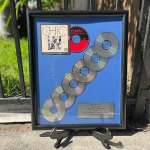 LE CHIC Platinum sales award.